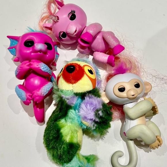 LOT of 3 Fingerlings Electronic Toys Movements Sounds Plus Furry Finger Cling - Picture 1 of 9
